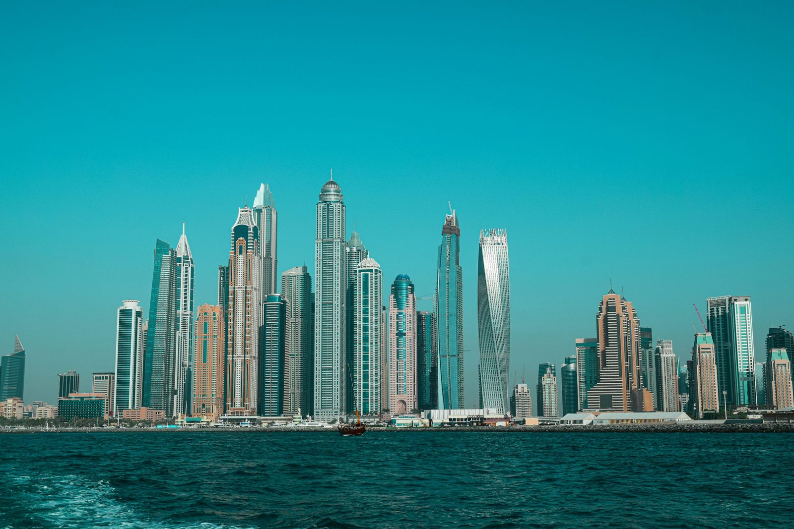 أفق مرسى دبي من البحر